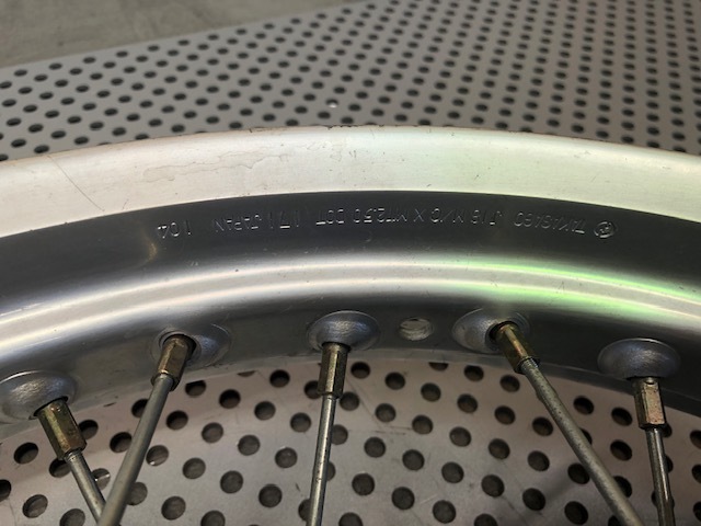 スズキ　バンバン200用フロントホイール_画像3