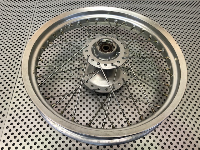 スズキ　バンバン200用フロントホイール_画像2