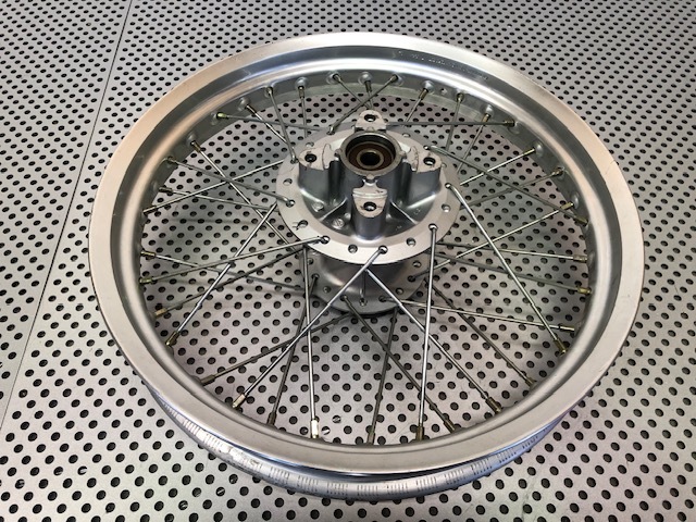 スズキ　バンバン200用フロントホイール_画像1