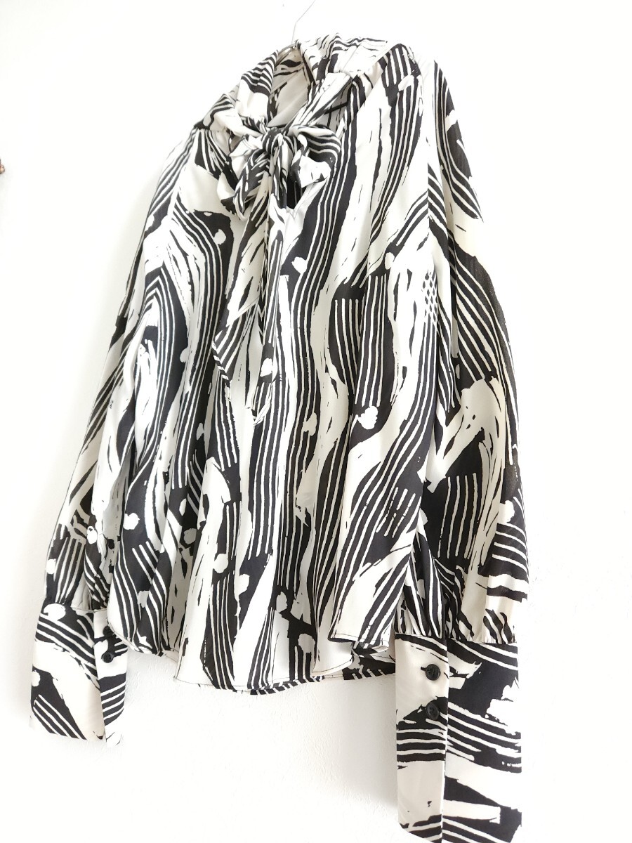 ■*【使用少】ZARAザラ リボン付きプリント柄ブラウス XSサイズ*■_画像3