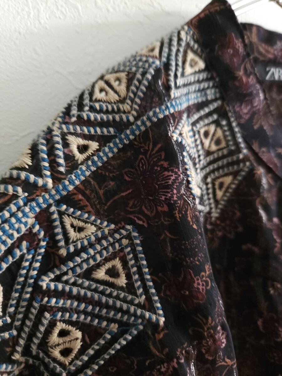 ■*【使用少】ZARAザラ 花柄&肩刺繍デザイン 袖ふんわりプリントブラウス シアーシャツ Mサイズ*■_画像7