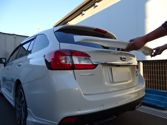 商品製造工場紹介動画付 未使用 レヴォーグ VM4 VMG ウエスト スポイラー ゲートスポイラー ミドル クリスタルホワイト パール K1X 塗装 _画像8