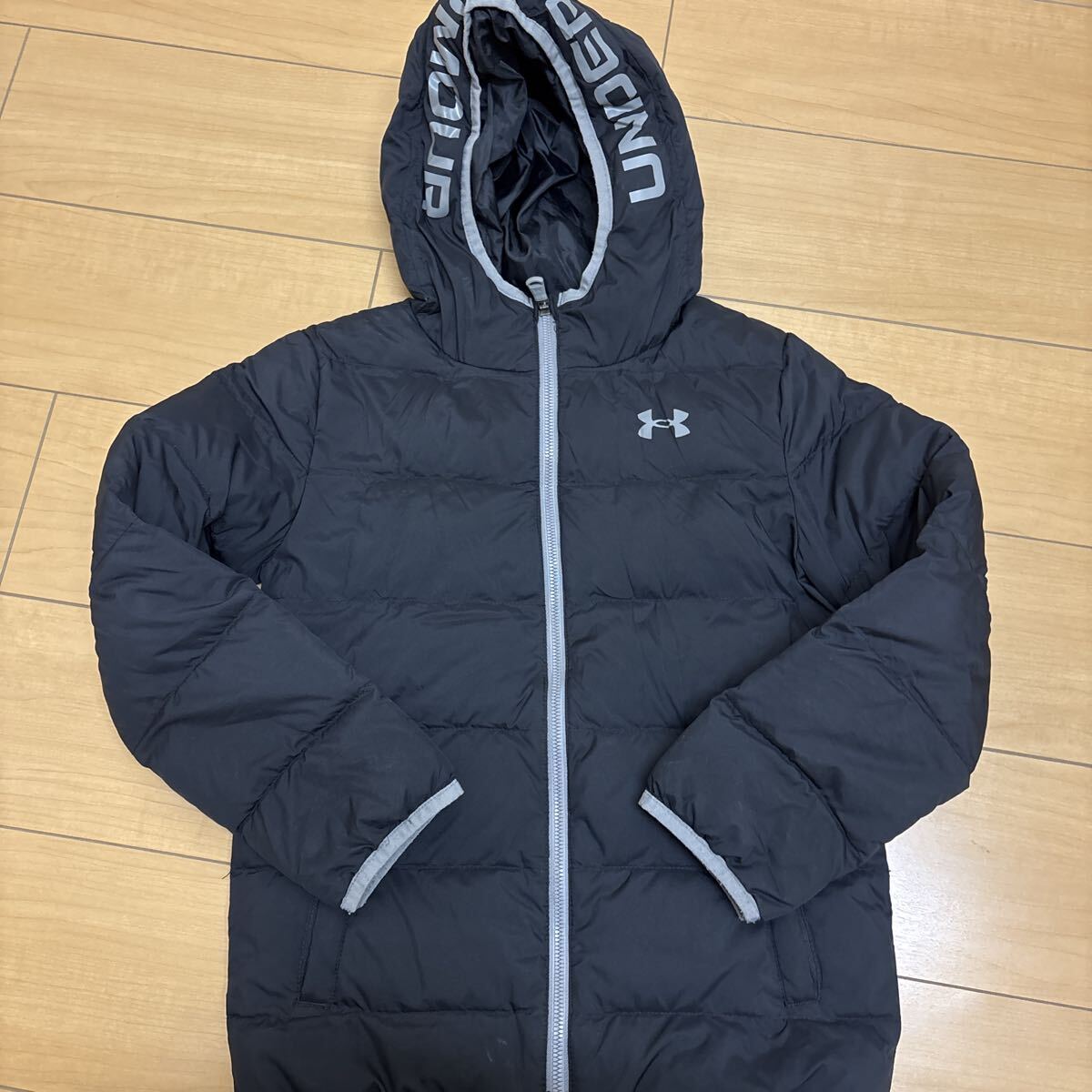 黒 ジャケット ジュニア ブラック アンダーアーマー ブルゾン キッズ UNDER ARMOUR Mサイズ_画像1
