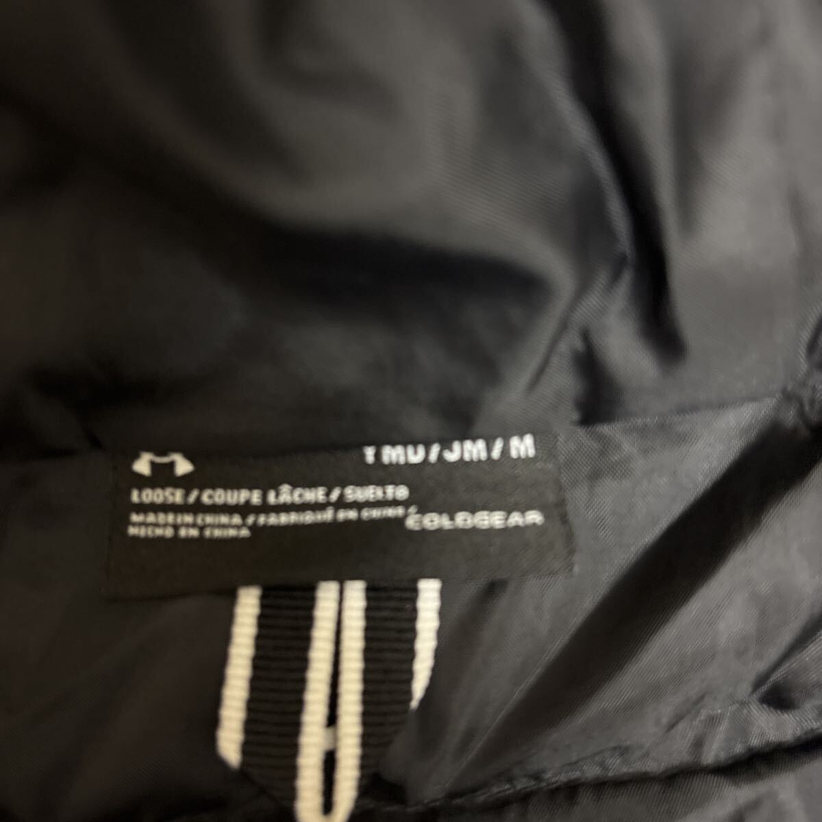 黒 ジャケット ジュニア ブラック アンダーアーマー ブルゾン キッズ UNDER ARMOUR Mサイズ_画像3