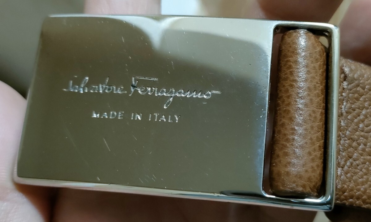  прекрасный товар Италия производства Salvatore * Ferragamo (Salvatore Ferragamo) кожаный ремень натуральная кожа металлические принадлежности : серебряный таблица : чай 