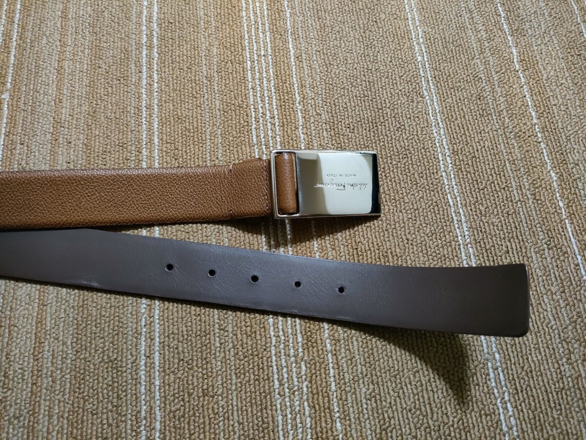  прекрасный товар Италия производства Salvatore * Ferragamo (Salvatore Ferragamo) кожаный ремень натуральная кожа металлические принадлежности : серебряный таблица : чай 