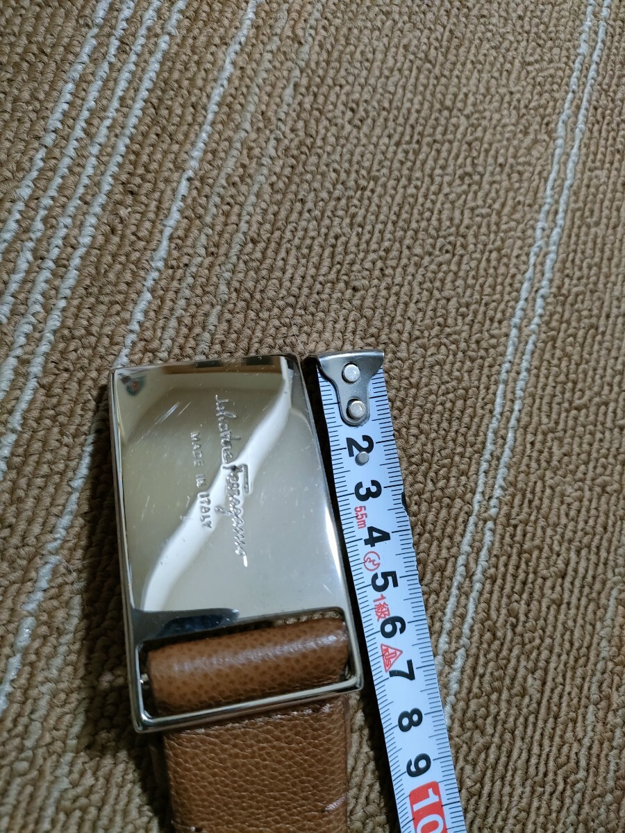  прекрасный товар Италия производства Salvatore * Ferragamo (Salvatore Ferragamo) кожаный ремень натуральная кожа металлические принадлежности : серебряный таблица : чай 