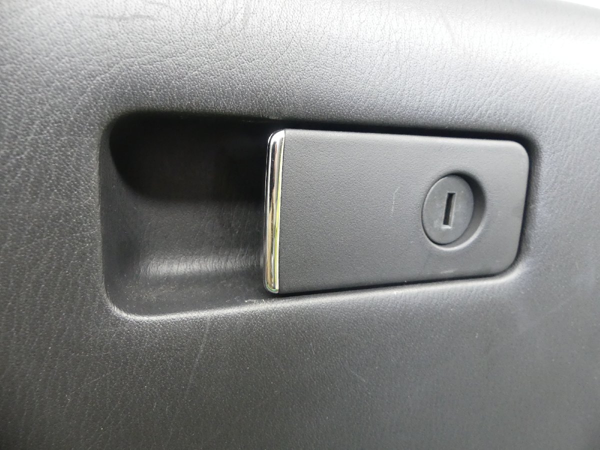 B4902 サ F 日産 フーガ KY51 純正 グローブボックス 小物入れ 黒 蓋 Y51 KY51 KNY51_画像2