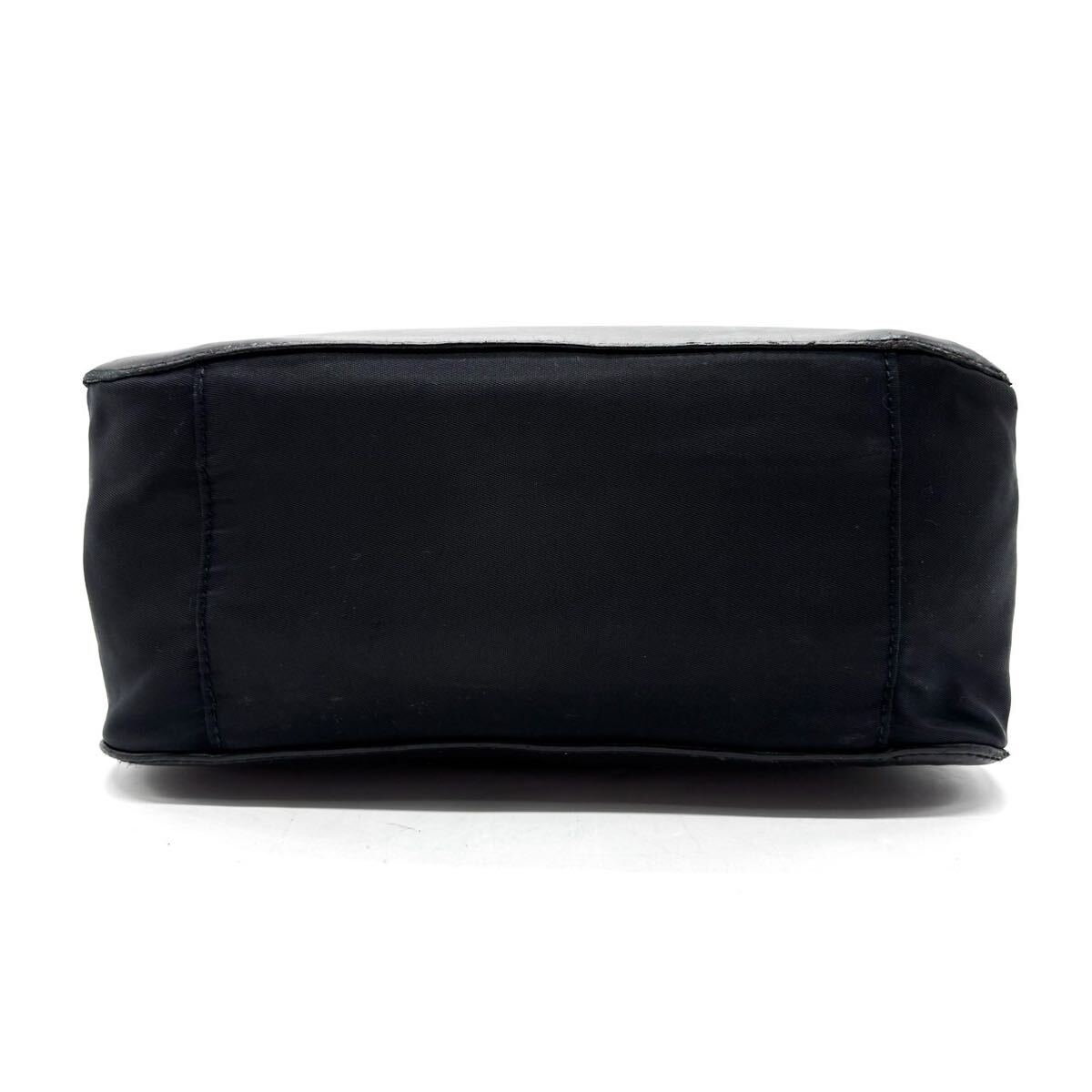 1 иен [ первоклассный ]PRADA Prada сумка на плечо большая сумка цепь Logo type вдавлено . Gold металлические принадлежности нейлон овчина женский плечо .. белый бирка 