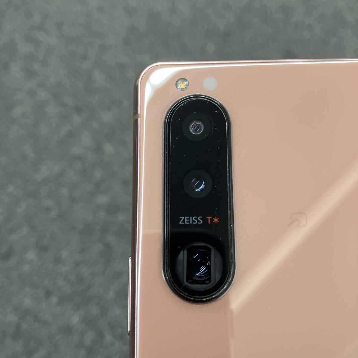 au Xperia SOG05 D-072