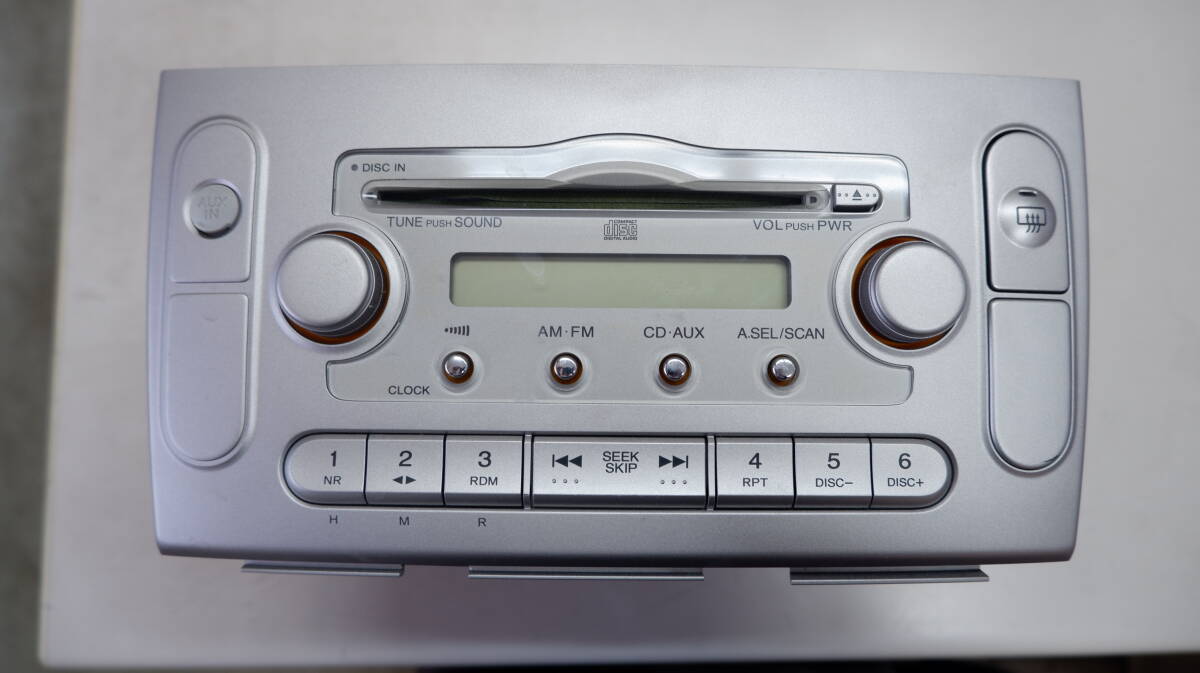 ライフ DBA-JB5 純正 オーディオ CD FM AM デッキ プレイヤー レシーバー 39100-SFA-0030 作動確認済み【送料無料!】_画像1