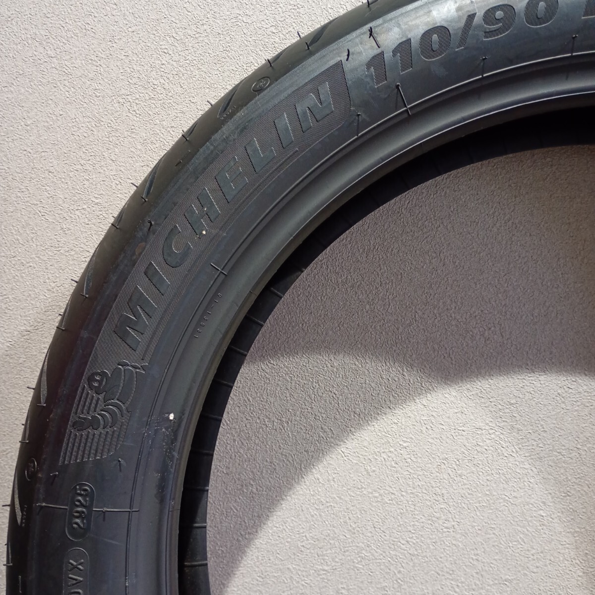 新品未使用品☆ミシュラン☆ROAD CLASSIC☆110/90B18☆チューブレス☆フロントタイヤ☆MICHELIN☆ロードクラシック☆_画像2