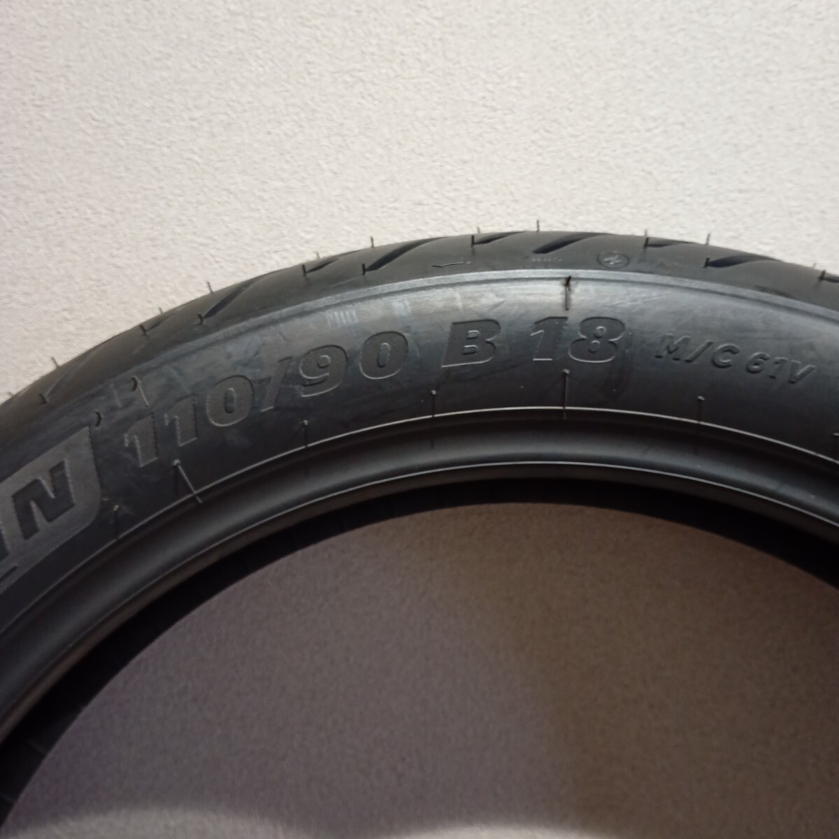 新品未使用品☆ミシュラン☆ROAD CLASSIC☆110/90B18☆チューブレス☆フロントタイヤ☆MICHELIN☆ロードクラシック☆_画像3