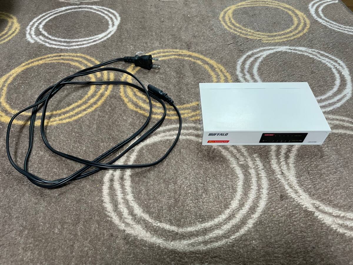 【美品・ワンオーナー品】BUFFALO バッファロー★ギガスイッチングハブ★5ポート★LSW3-GT-5NS　ホワイト【全ポート通信確認済】_画像1