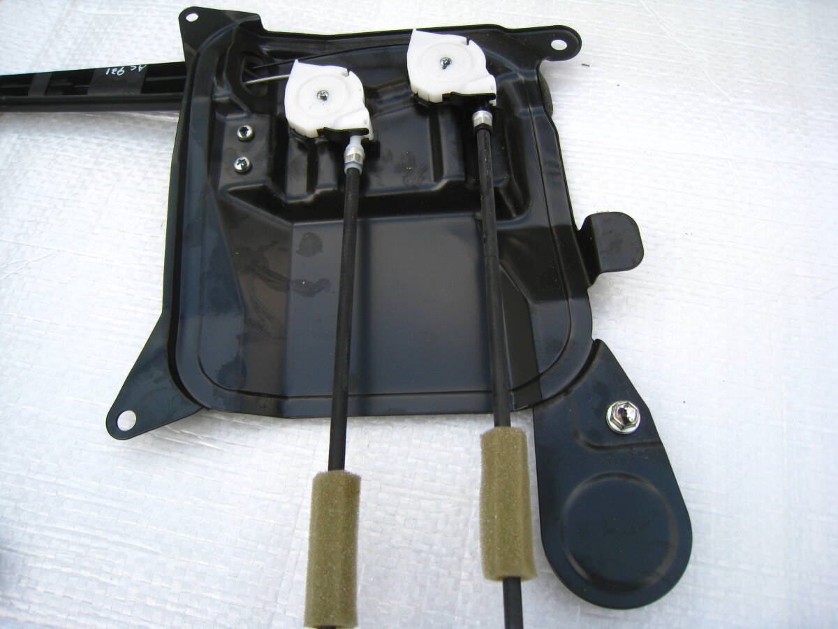 ◆ トヨタ 純正 ヴォクシー 70 系《 ZRR75W 》 左 パワースライドドアモーター 85006-28100 ★ USED_画像4