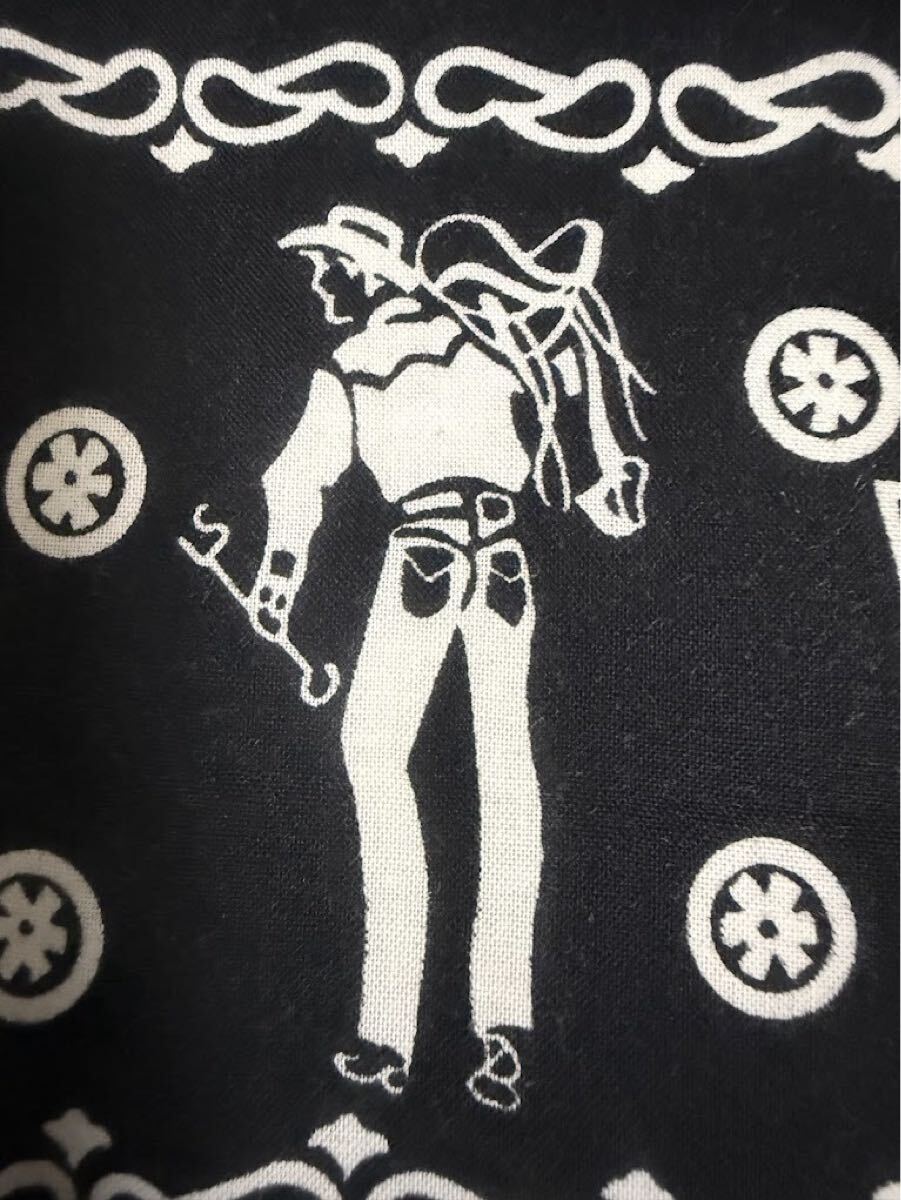 希少・美品 Levi's リーバイス サドルマン柄 ブラック系 ヴィンテージ バンダナ ジーンズにひと人アイテム_画像5