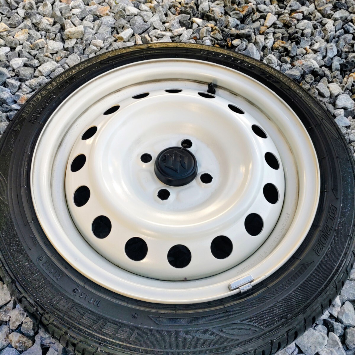 【美品】【ガリ傷無し】PCD100 15吋 6J IN+45 ホワイト鉄チンホイール DUNLOP ダンロップ 165/55R15 4本セット 軽自動車 引っ張りタイヤ_画像5