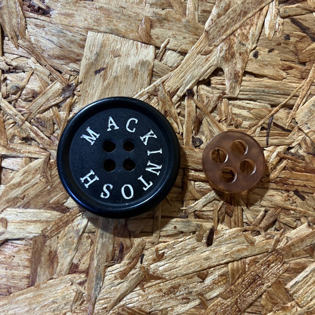 MACKINTOSH スペア ボタン 4穴_画像1