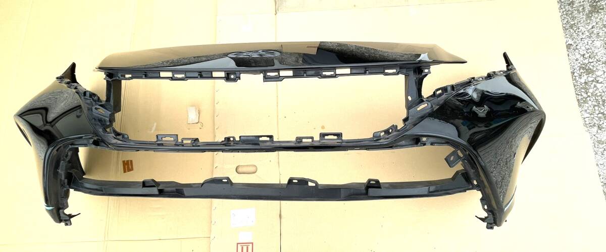 トヨタ・ハリアー MXUA80 MXUA85 80系 純正フロントバンパー_画像1