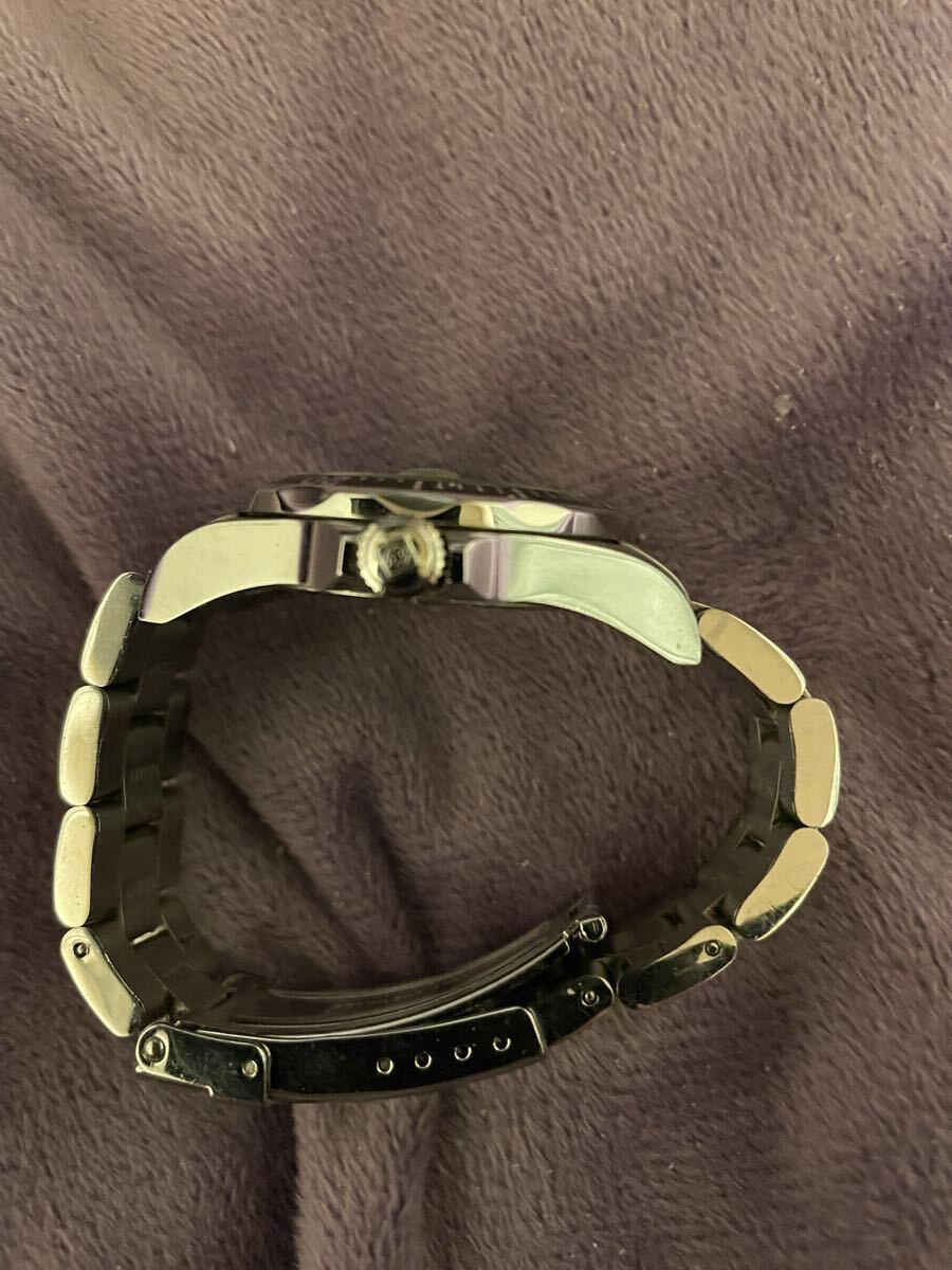 男女兼用　INVICTA クォーツ　美品です。　電池交換済み_画像3