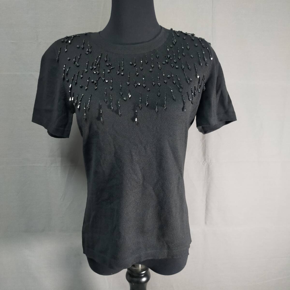 5711/10 GJ72332 ESCADA COUTURE エスカーダ トップス ブラック 半袖 サイズ34 レディース 古着 現状品_画像1