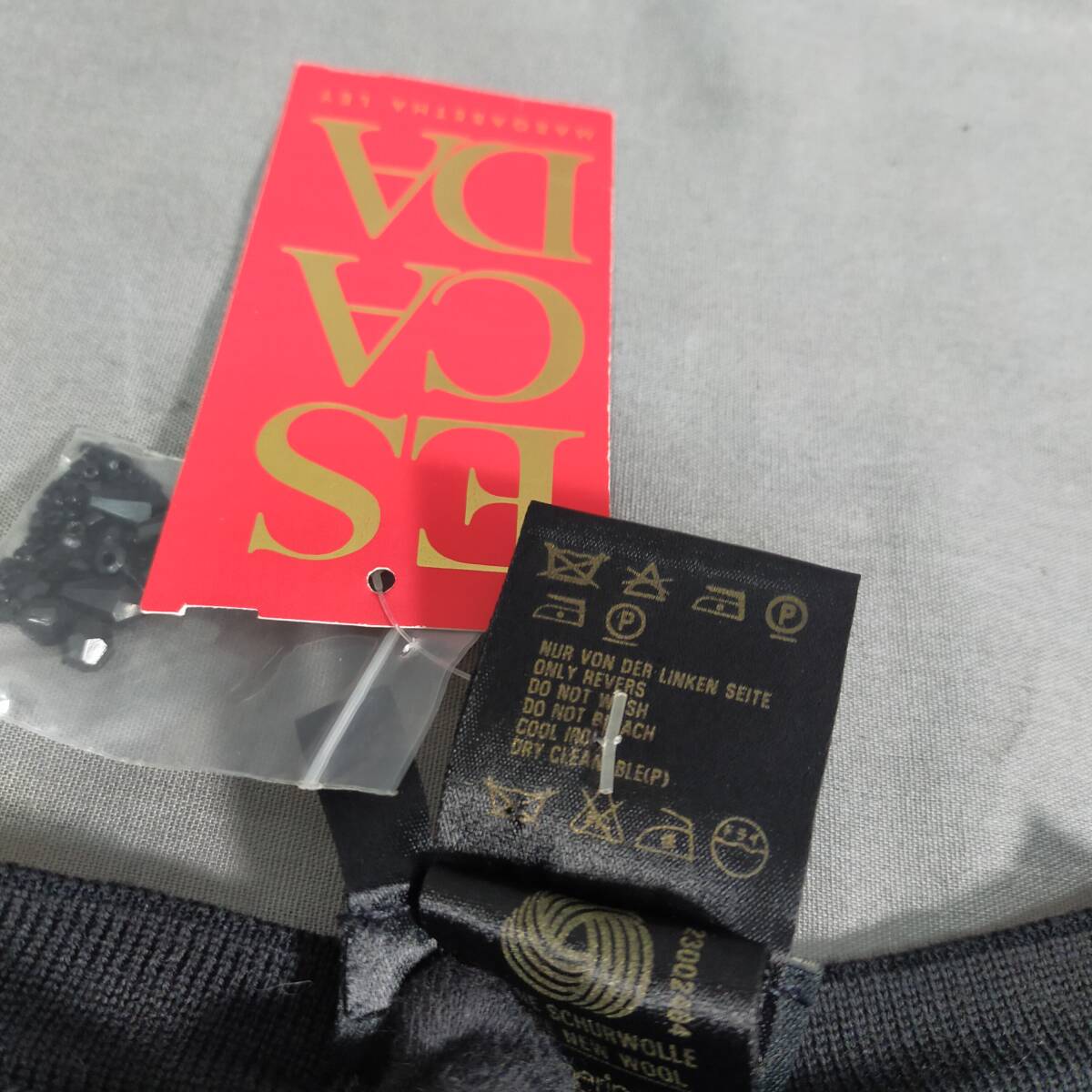 5711/10 GJ72332 ESCADA COUTURE エスカーダ トップス ブラック 半袖 サイズ34 レディース 古着 現状品_画像6