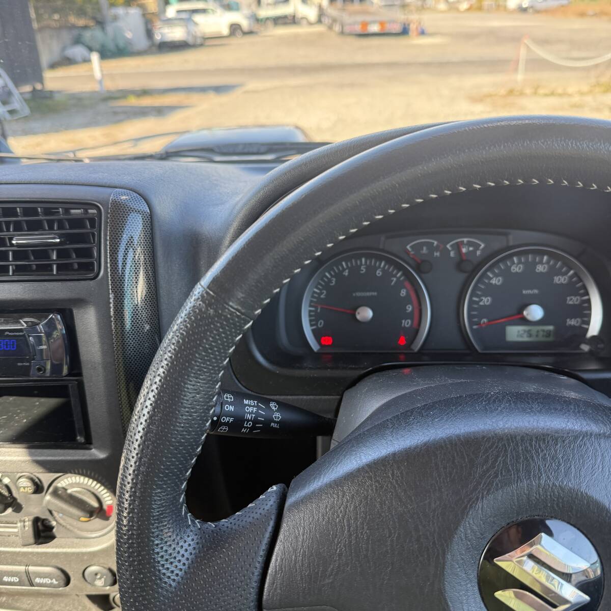 美車！ジムニー クロスアドベンチャーXC 車検満タン9年11月まで 事故・修復歴なし 切替4WD 5速MT マニュアル 16インチ社外アルミ 軽自動車_画像8