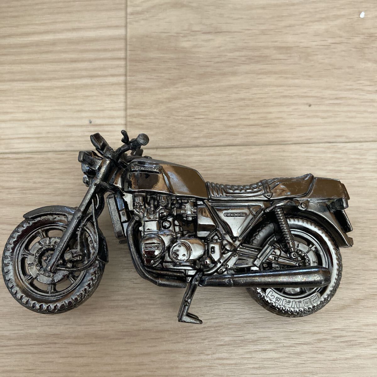 n6774 『レッドバロン 世界の名車シリーズ』MOTO GUZZI 850Le Mans vol.22／Kawasaki Z1300 vol.24 レッドバロングループ　２点セット_画像6