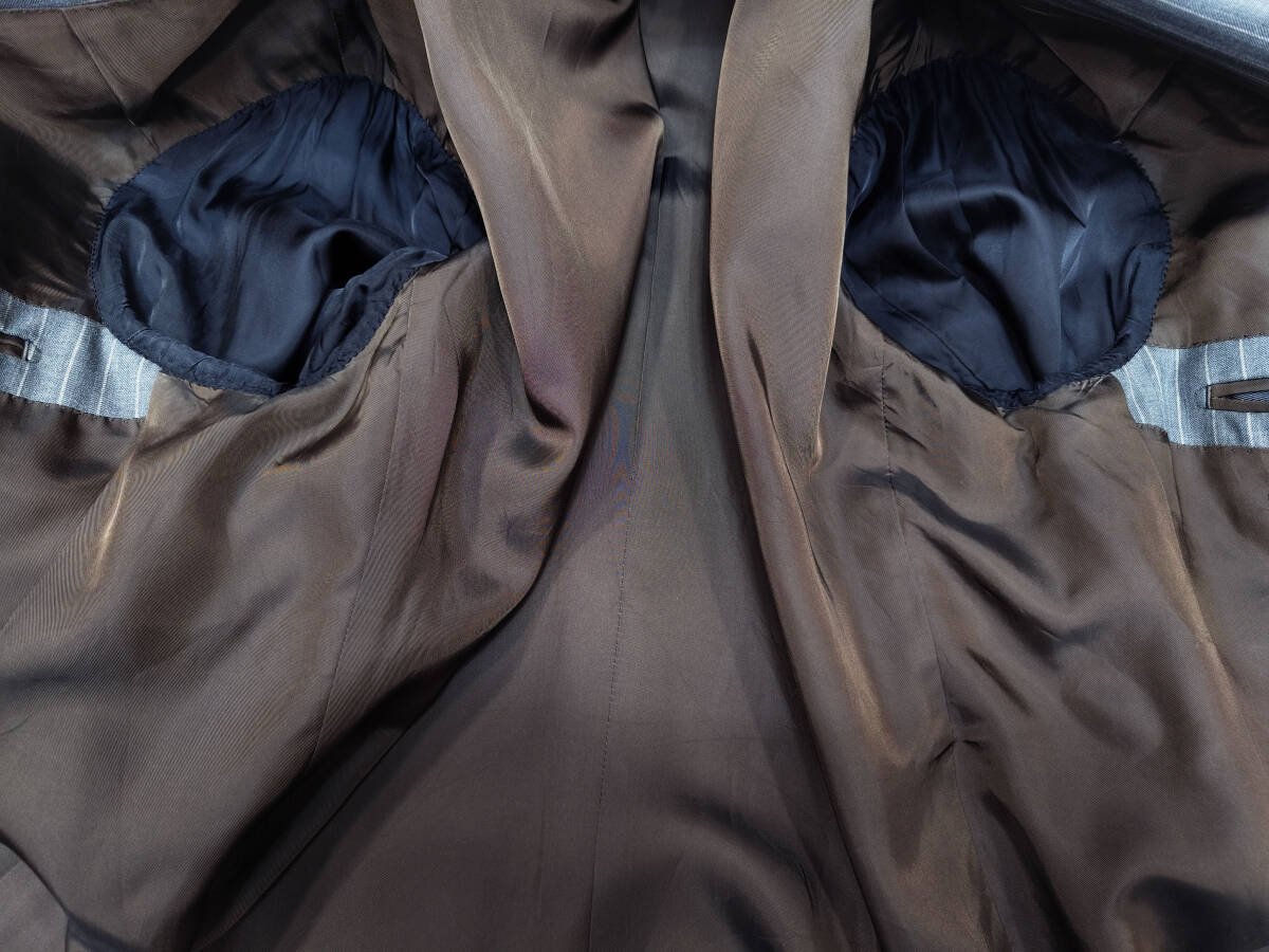 【美品・大きいサイズ】ブラックレーベル クレストブリッジ 本切羽 J∞Quality グレーストライプ柄 スーツ 98-86-180 42L (XL2サイズ)_画像6