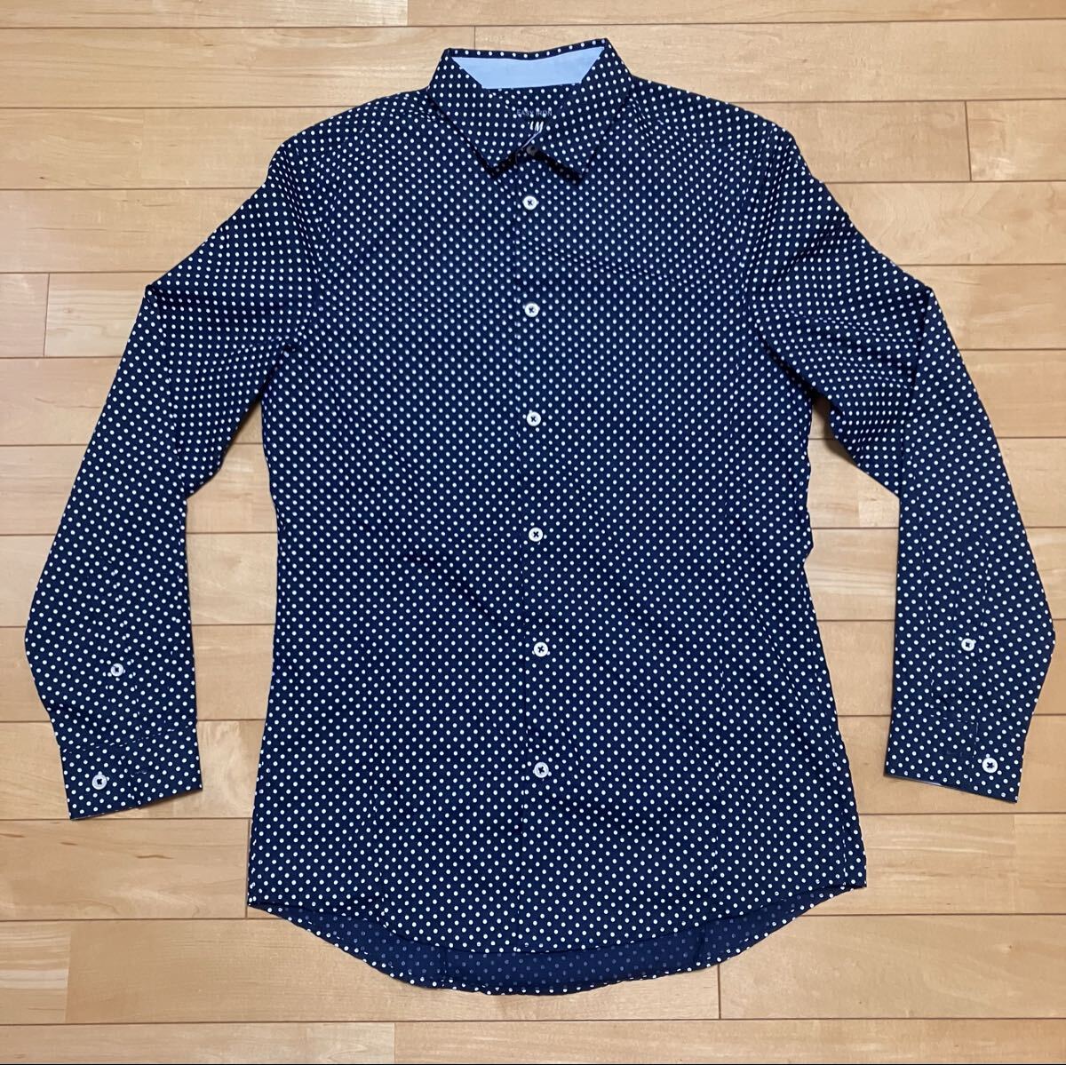 H&M スリムフィット イージーアイロンシャツ 長袖シャツ 長袖 S〜M 紺色 ドット柄_画像1