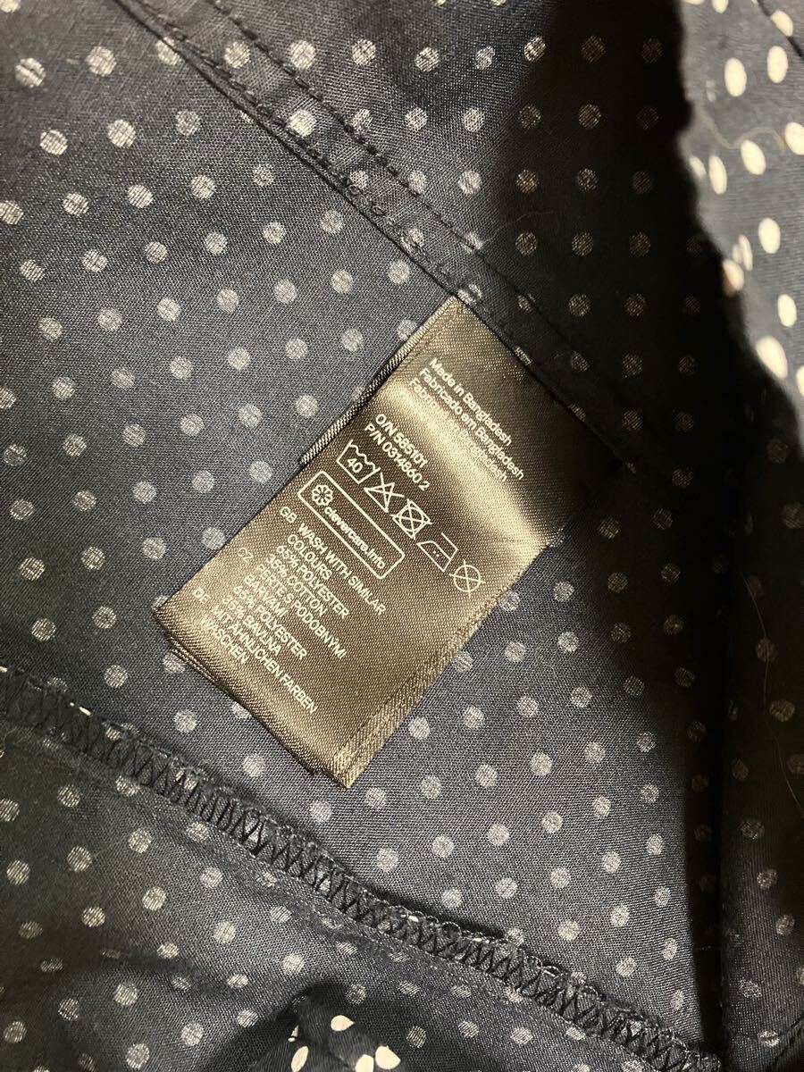 H&M スリムフィット イージーアイロンシャツ 長袖シャツ 長袖 S〜M 紺色 ドット柄_画像5