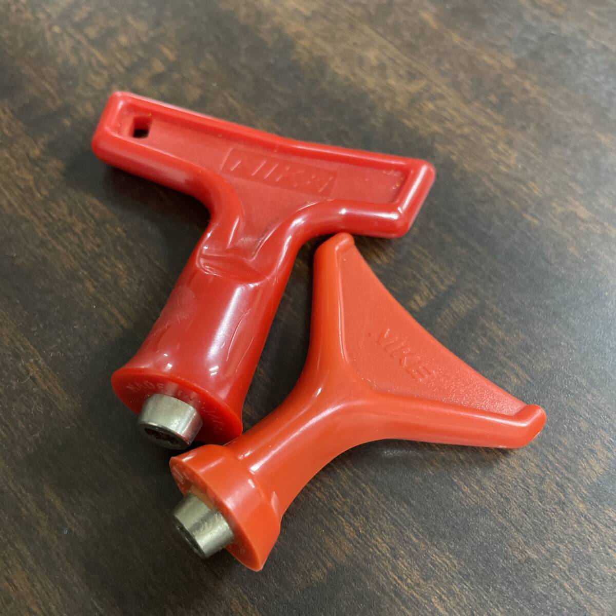 NIKE ナイキ 赤 朱色 トラックスパイク レンチ ブロック 文字 日本製 韓国製 セット 陸上 シューズ 靴 ヴィンテージ オールド 工具 _画像1