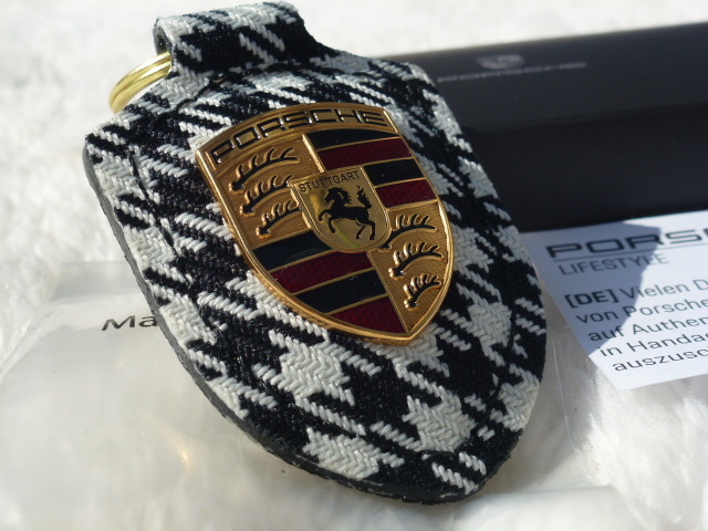 【新品！純正！】ポルシェ 千鳥格子 ペピタ キーホルダー カイエン マカン ボクスター 911 カブリオレ 718 ケイマン スパイダー パナメーラ_画像3