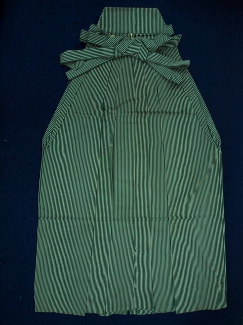 貸衣装処分品 3012 男性用袴 行燈型 緑/白 縞 89㎝(レターパック不可)_画像1