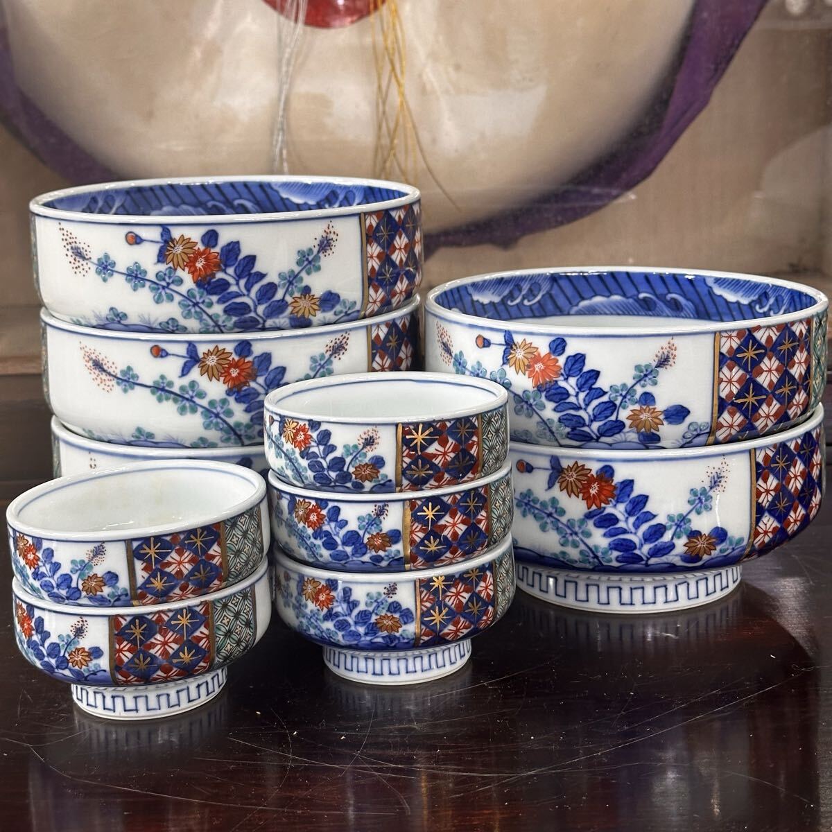 有田・伊万里焼 色鍋島唐花紋中鉢小鉢揃え 和食器 向付 古伊万里 底銘 金彩色絵 時代物 陶磁器 染錦 懐石 合箱_画像1