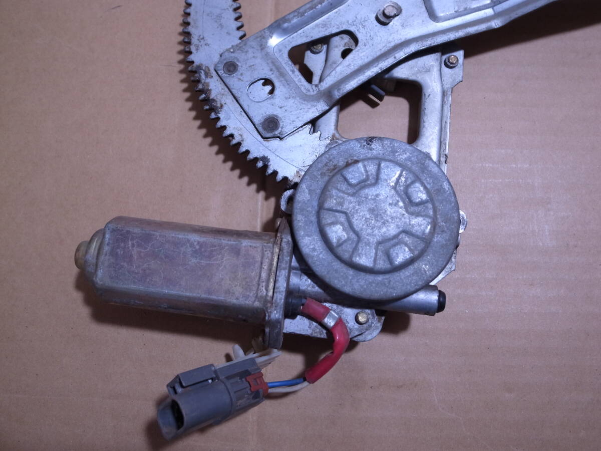 【動作品】いすゞ ジェミニ パワーウィンドウ レギュレータ&モーター(JT150, JT190, JT600用)右フロント(運転席側)_画像2