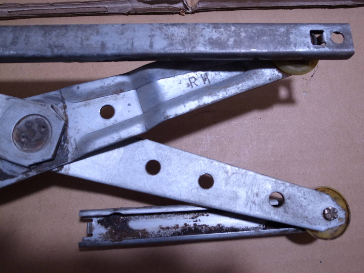 【動作品】いすゞ ジェミニ パワーウィンドウ レギュレータ&モーター(JT150, JT190, JT600用)右フロント(運転席側)_画像4