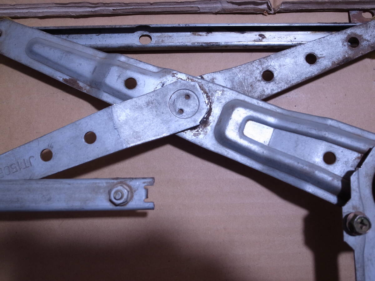 【動作品】いすゞ ジェミニ パワーウィンドウ レギュレータ&モーター(JT150, JT190, JT600用)右フロント(運転席側)_画像7