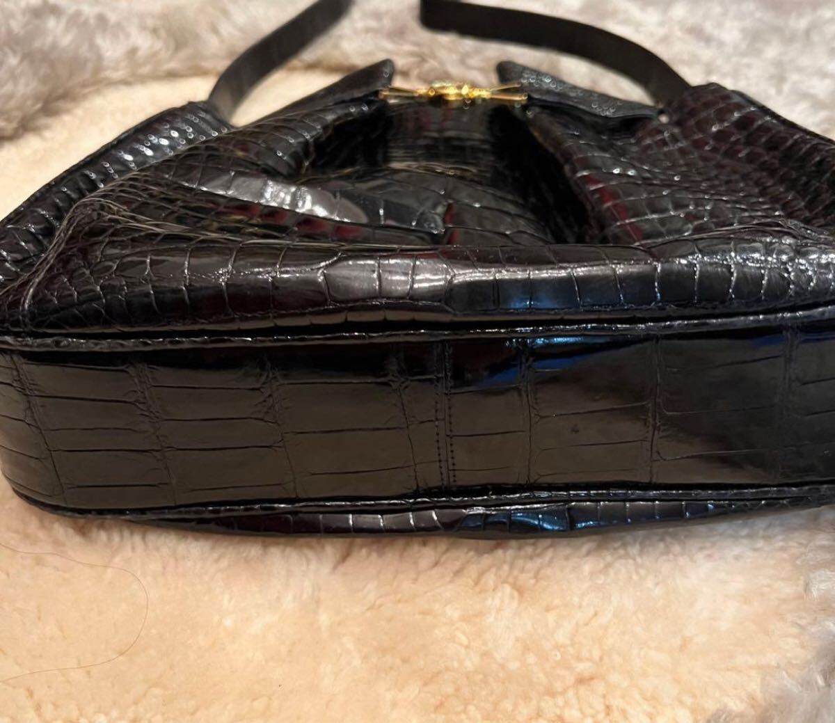 AR アルフレッドロー　IRV認定クロコダイル ショルダーバッグ 軽量 ドイツ製_画像4