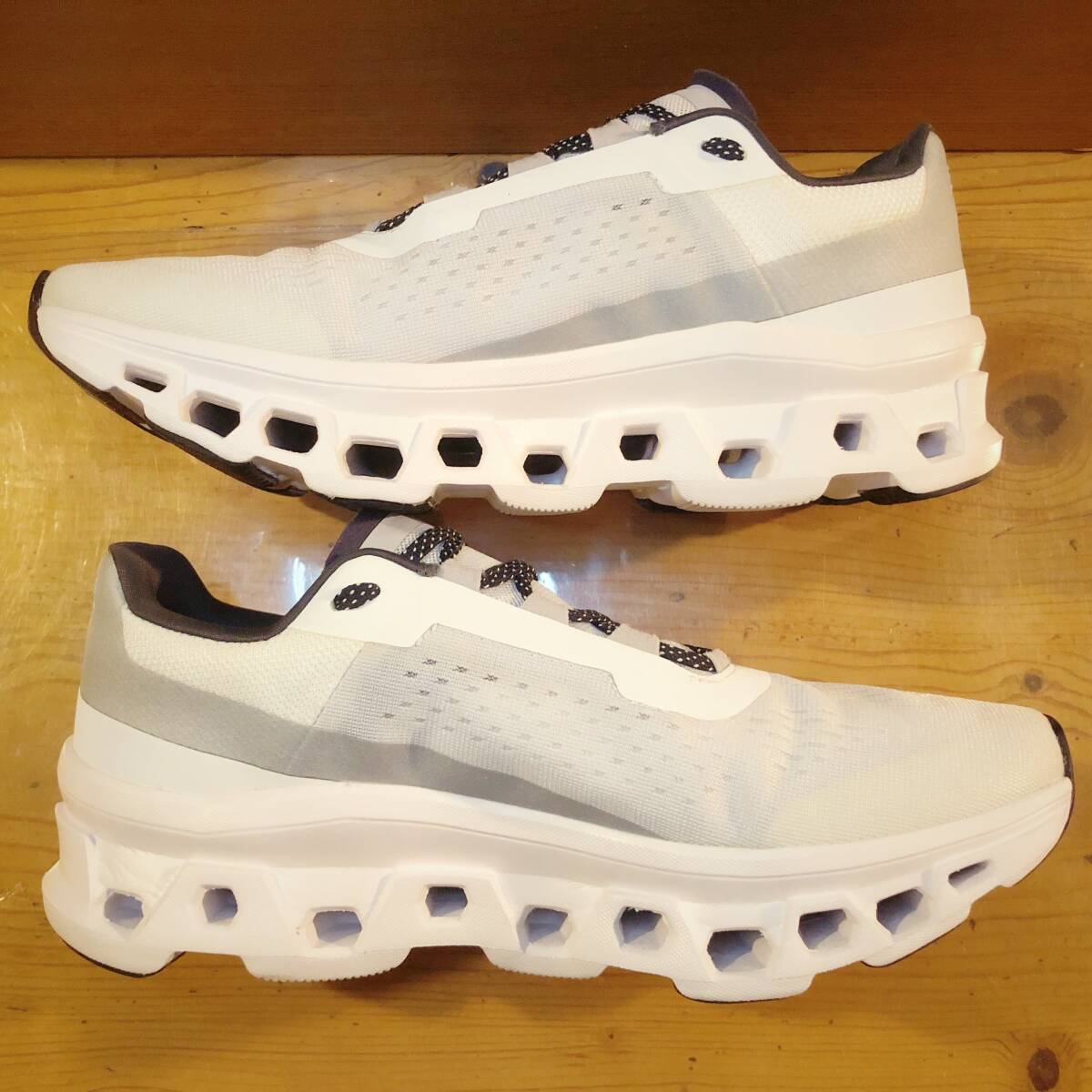 【新品同様／定価23,100円】 On/ Cloudmonster/ 27.0cm/ アンダイドホワイト/ オン クラウドモンスター 2と比べハイスピード帯対応_画像7