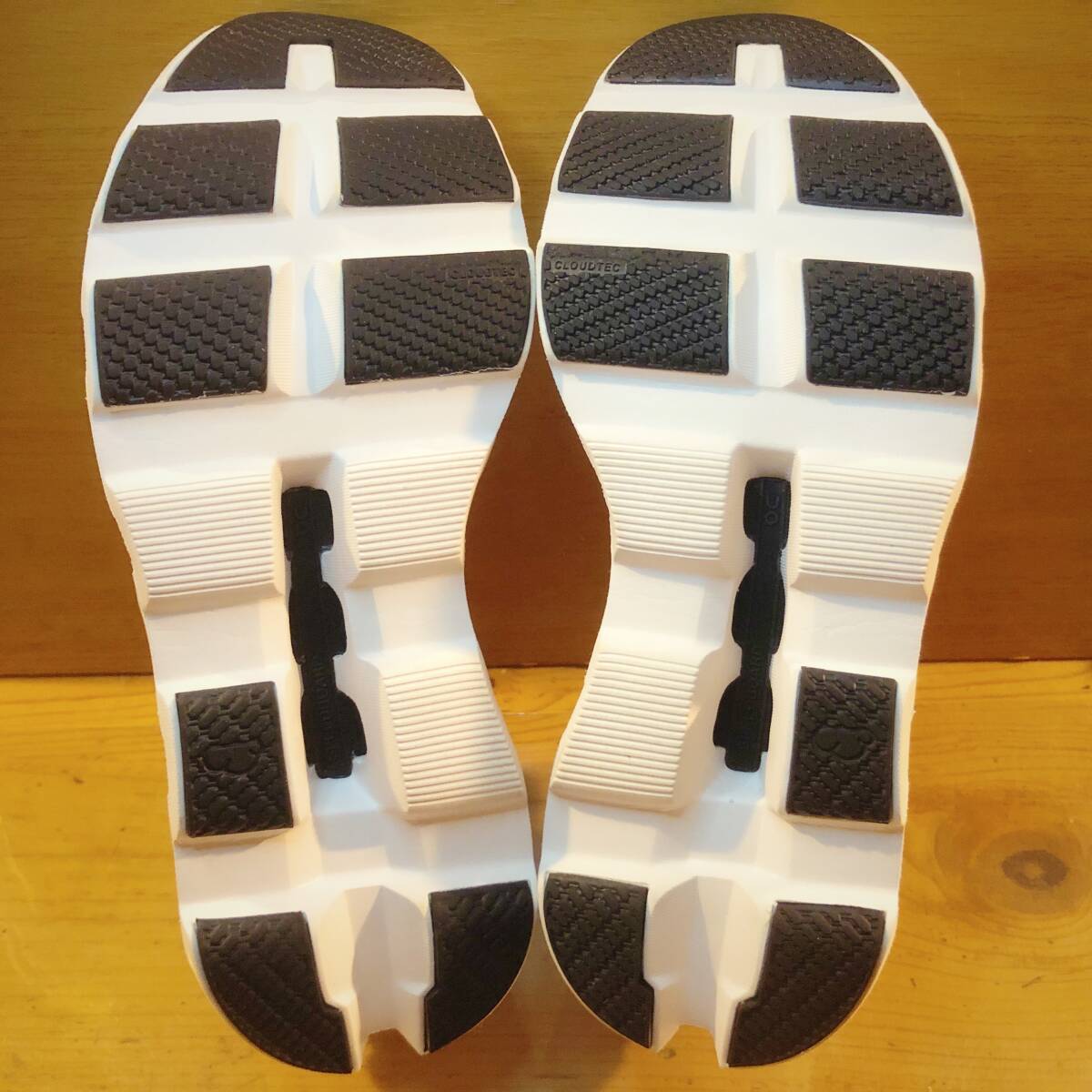 【新品同様／定価23,100円】 On/ Cloudmonster/ 27.0cm/ アンダイドホワイト/ オン クラウドモンスター 2と比べハイスピード帯対応_画像5