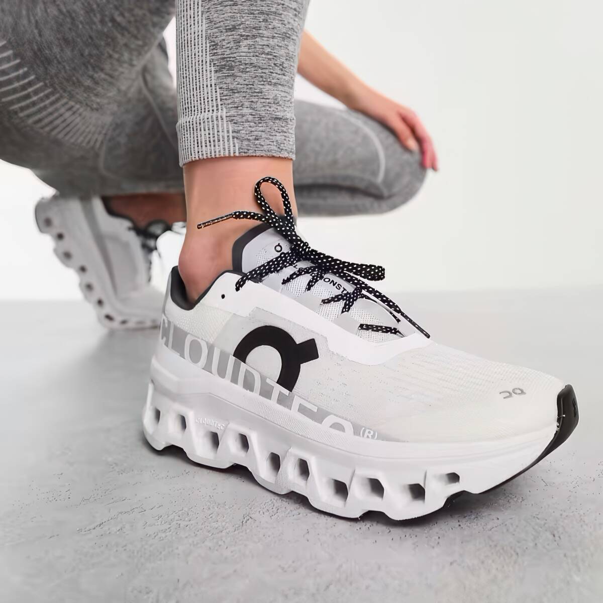 【新品同様／定価23,100円】 On/ Cloudmonster/ 27.0cm/ アンダイドホワイト/ オン クラウドモンスター 2と比べハイスピード帯対応_画像9