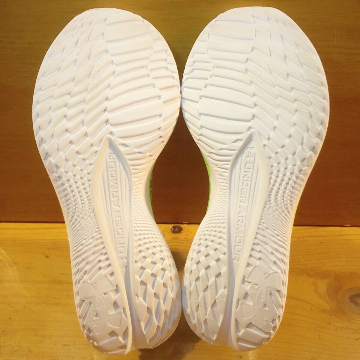 【美品／完売モデル・定価26,400円】Under Armour/ Velociti Elite/ 27.0 cm/ ライム/ アンダーアーマー ベロシティ エリート 2より軽量_画像5