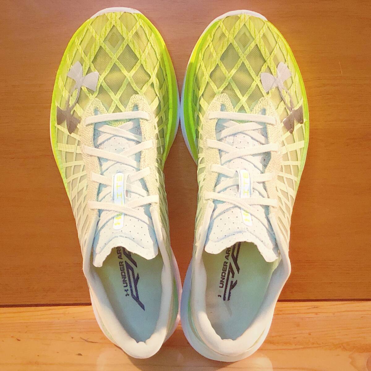 【美品／完売モデル・定価26,400円】Under Armour/ Velociti Elite/ 27.0 cm/ ライム/ アンダーアーマー ベロシティ エリート 2より軽量_画像4