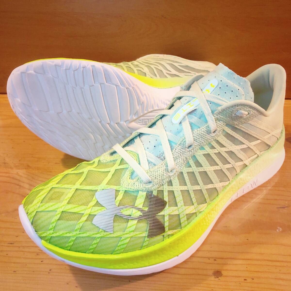 【美品／完売モデル・定価26,400円】Under Armour/ Velociti Elite/ 27.0 cm/ ライム/ アンダーアーマー ベロシティ エリート 2より軽量_画像2