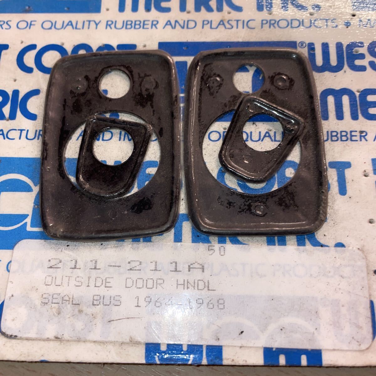 シール 外側 フロントドアハンドル 左右 タイプ2 type2 T-2 バス '64-'68 WCM製 空冷 VW フォルクスワーゲン 未使用 NO.4831_画像2