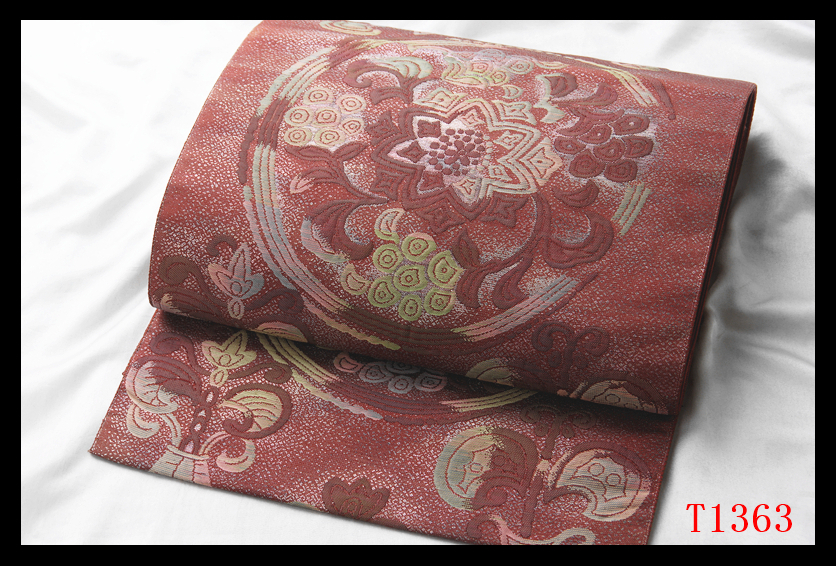蔵【T1363】厳選逸品　葡萄唐草紋　葡萄茶色地　気品豊かに　正絹高級美術開き名古屋帯　◇検◇簪着物袋帯和装小物帯締め_画像2