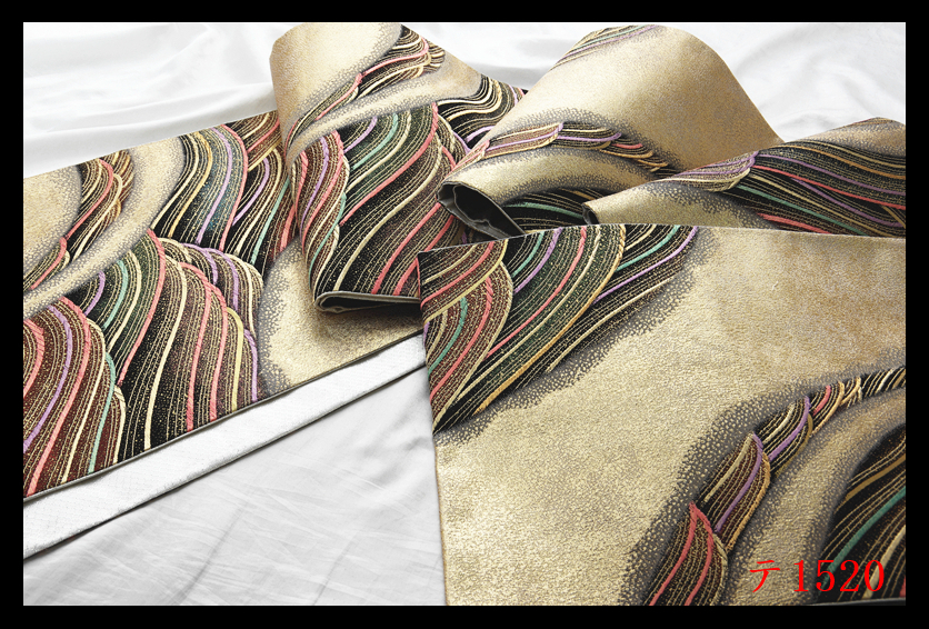 蔵【テ1520】厳選逸品 振袖可 波紋 金色地 気品豊かに 正絹純金糸六通美術袋帯 ◇検◇簪着物名古屋帯和装小物帯締め_画像4