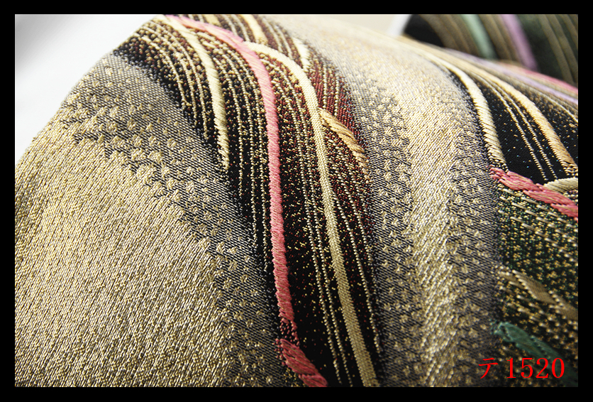 蔵【テ1520】厳選逸品 振袖可 波紋 金色地 気品豊かに 正絹純金糸六通美術袋帯 ◇検◇簪着物名古屋帯和装小物帯締め_画像6