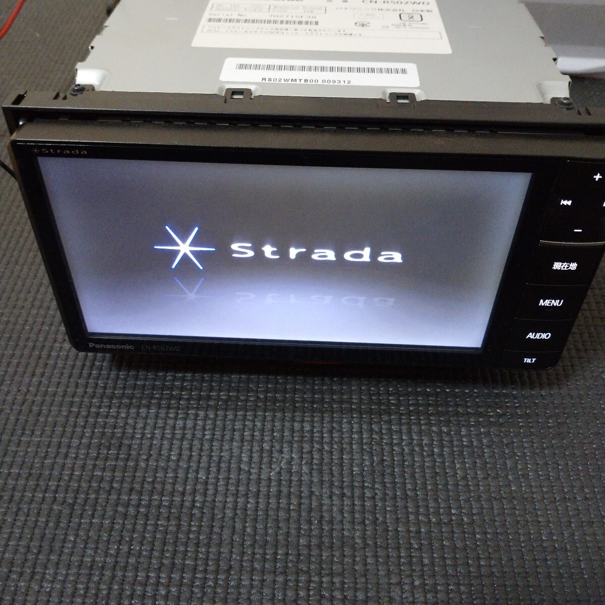 【中古】 パナソニック ストラーダ Panasonic Strada CN-RS02WD メモリーナビ　地図データ2015年 Bluetooth_画像1